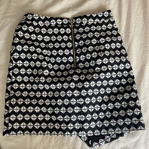 H&M Asymmetric Skirt - Picture 2 of 3